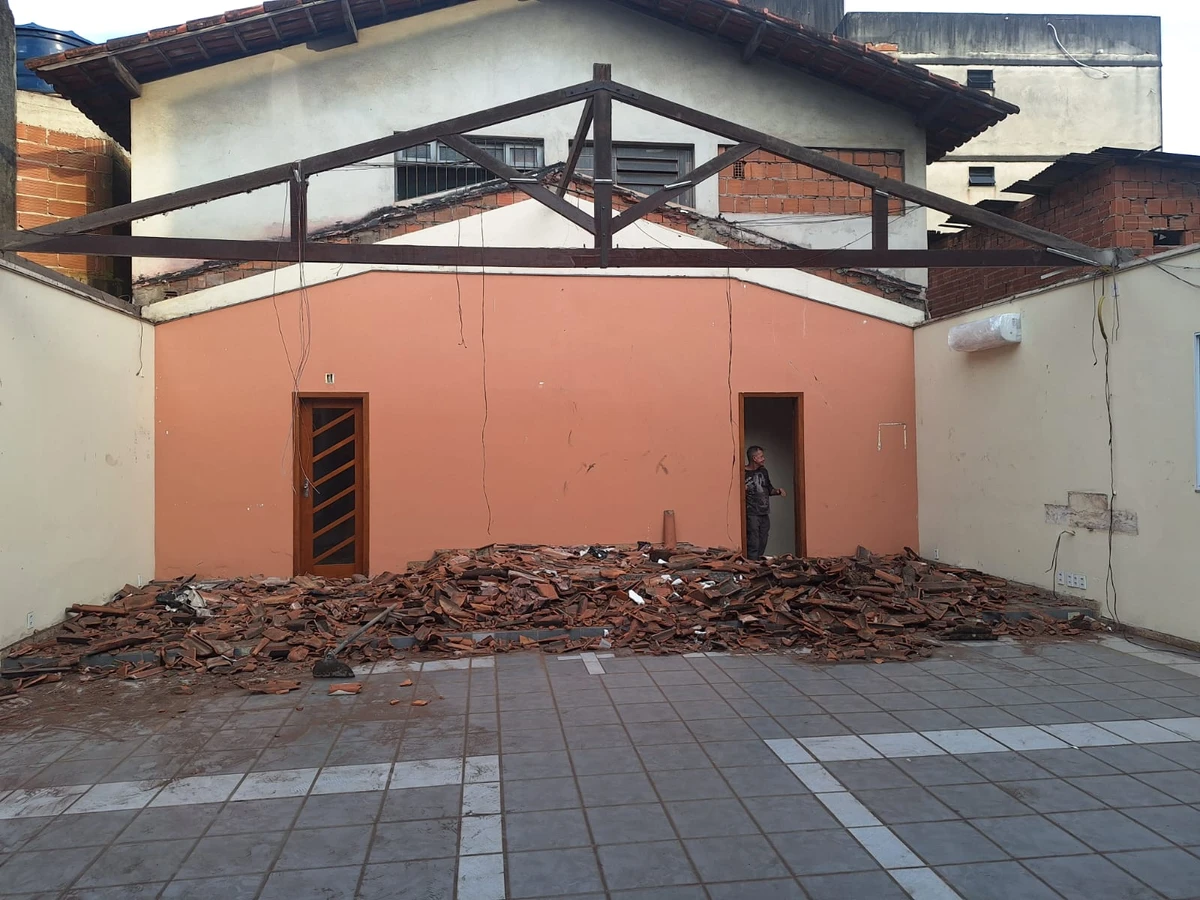 A igreja da Comunidade Cristo Redentor, em Ilha dos Ayres, sem o telhado principal