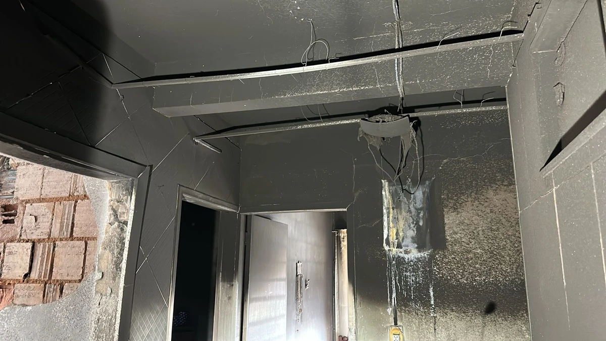 Casa pega fogo em Colatina e bombeiros suspeitam de curto-ciruito em uma televisão por Heriklis Douglas