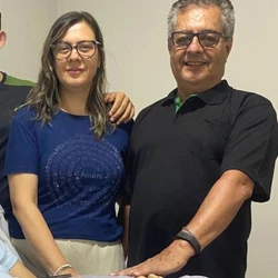 Ele teve uma lesão considerada muito debilitante pelos médicos, com perda de movimentos em braços e pernas e perda de sensibilidade do umbigo para baixo; há seis dias, Luiz recebeu a aplicação da substância