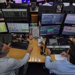 Investigações, rombo bilionário e conexões políticas cercam a quebra do banco e ampliam o clima de expectativa em Brasília.