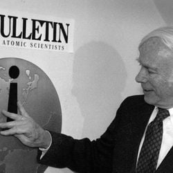 O Boletim de Cientistas Atômicos afirma que o avanço do Relógio é impulsionado por tensões entre potências nucleares, como EUA, Rússia e China, e pelo enfraquecimento do controle de armas