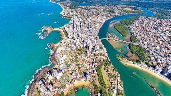 Após discussão, suspeito teria atirado em direção ao interior do imóvel; outro homicídio também foi registrado na cidade na mesma noite