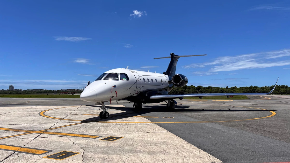 Aeronave executiva no pátio do Aeroporto de Vitória