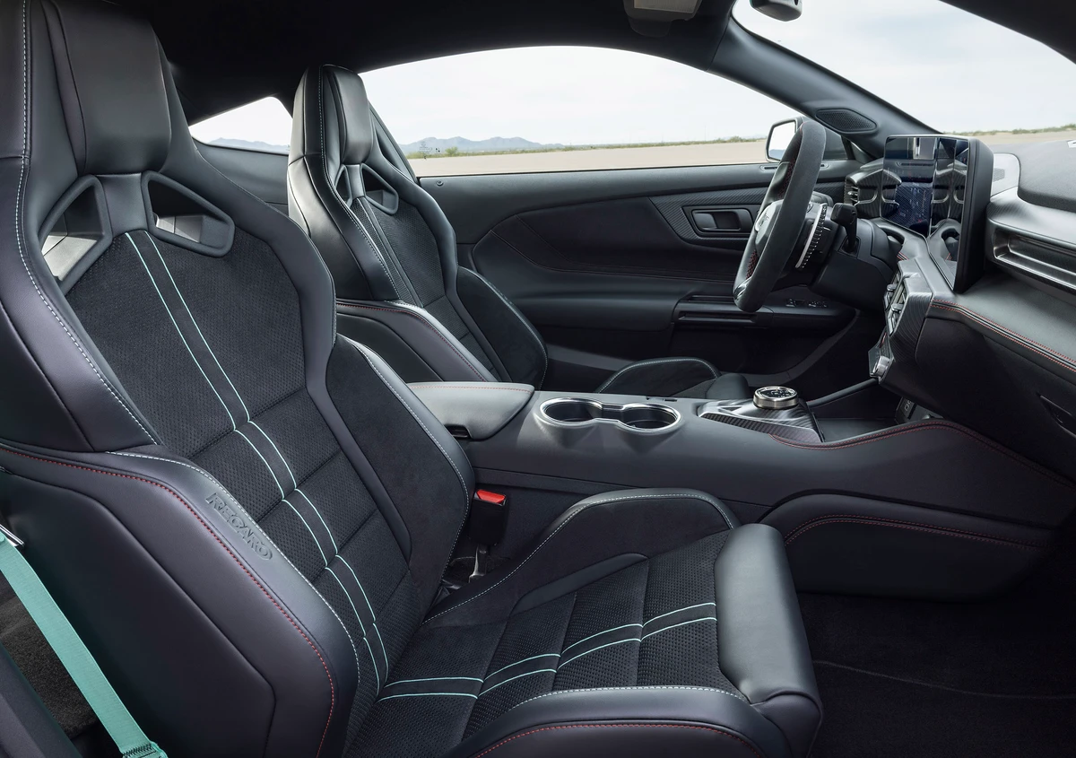 Novo Mustang Dark Horse SC