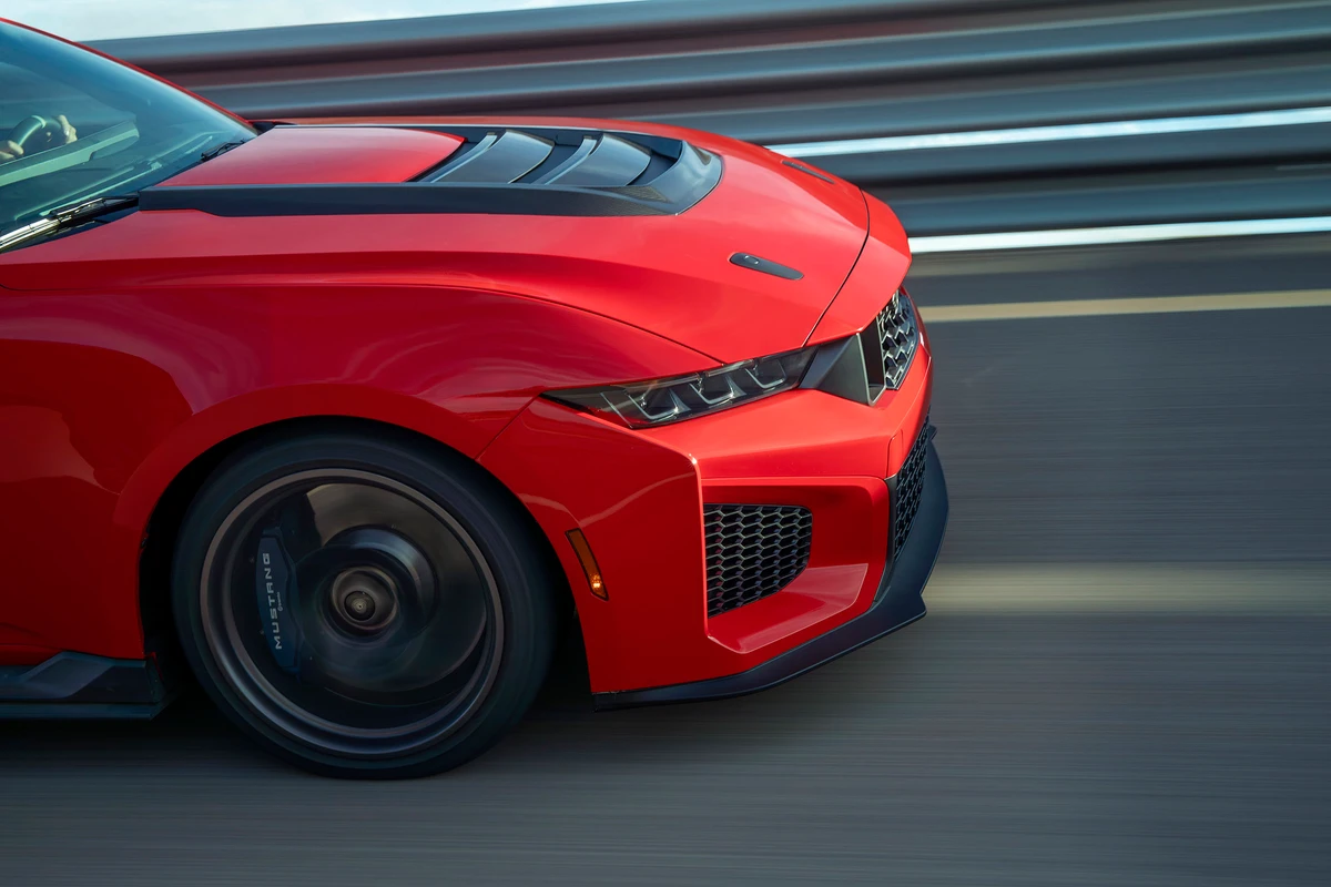 Novo Mustang Dark Horse SC