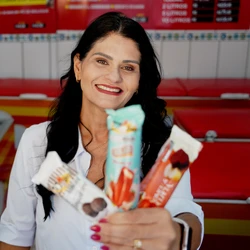 Um dos itens mais vendidos é o picolé de brigadeiro, criado quando Diana Scardua Bragança tinha 10 anos e pediu ao pai que fizesse um produto igual ao vendido por outra marca