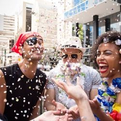 Médica ensina estratégias para aproveitar a folia com energia total e acordar bem na Quarta-Feira de Cinzas