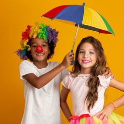 Especialista explica os desafios sensoriais da festa e indica cuidados para tornar a experiência mais tranquila
