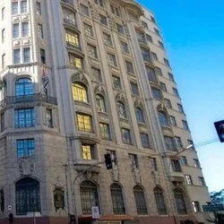 São cumpridos mandados de busca e apreensão na sede do Executivo e do Legislativo