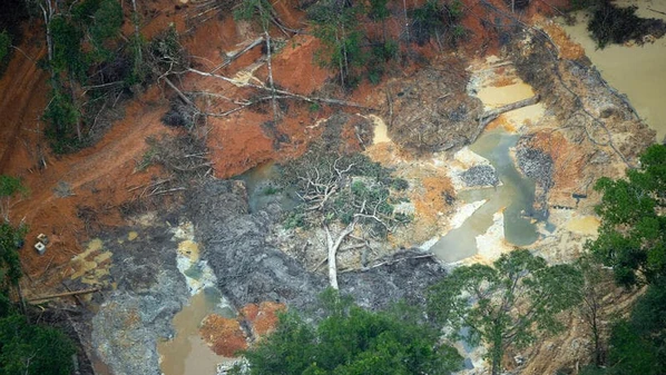 O garimpo ilegal explodiu no país de 2018 a 2022, principalmente no governo de Jair Bolsonaro (PL), um incentivador da prática.