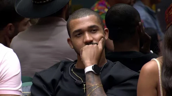 Matheus tem 25 anos e é ex-jogador de futebol e professor de boxe. Do grupo Pipoca, ele disputou uma vaga no reality na casa de vidro da região Sul