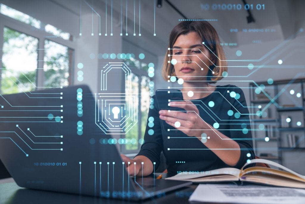 Informações pessoais têm valor econômico e precisam ser tratadas com o mesmo cuidado que outros ativos sensíveis (Imagem: VideoFlow | Shutterstock)