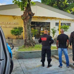 Os PMs da reserva Carlos André Carneiro de Souza e Marcos Antonio de Oliveira Machado são acusados de integrar organização criminosa dedicada à exploração ilegal de jogos de azar, além do crime de corrupção ativa