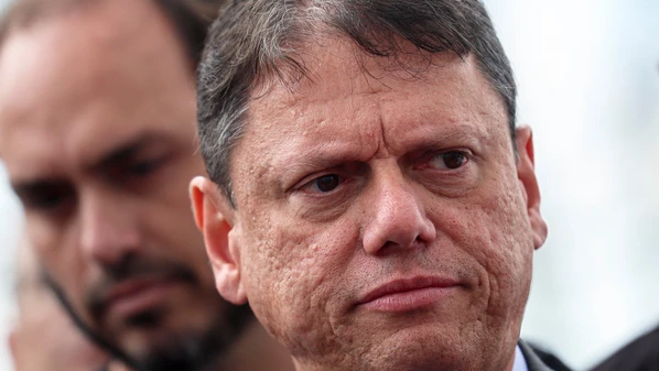 Após tensão com bolsonarismo na semana anterior, governador de São Paulo fala em empenho por candidatura de Flávio Bolsonaro