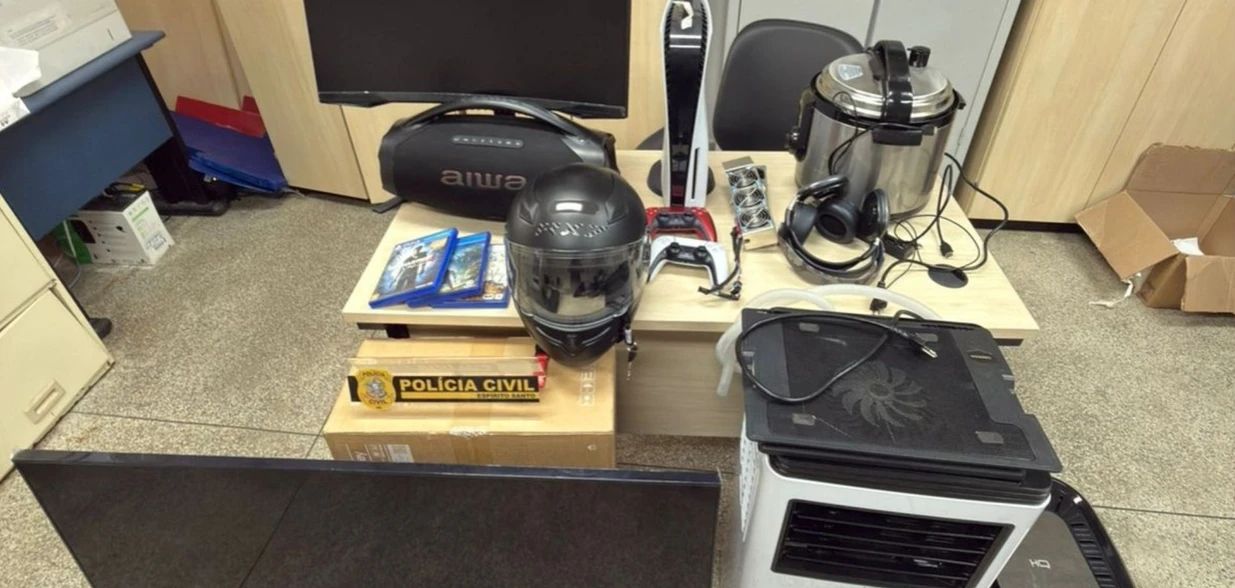 Segundo a polícia, o homem realizou quatro furtos em cerca de um mês e levou aparelhos de ar-condicionado, televisores entre outros eletrodomésticos e objetos