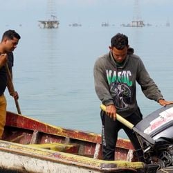 Em meio a bombas e plataformas de petróleo enferrujadas, antigas cidades petrolíferas da Venezuela depositam suas esperanças em investimentos dos EUA