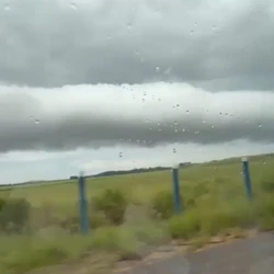 Fenômeno meteorológico foi registrado na tarde de sexta-feira (30) na ES 490, que liga Cachoeiro de Itapemirim a Marataízes