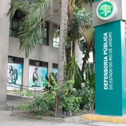 O colégio foi condenado pela 7ª Câmara de Direito Privado do Tribunal de Justiça do Estado do Rio de Janeiro por falhas na prevenção e no enfrentamento de práticas racistas no ambiente escolar