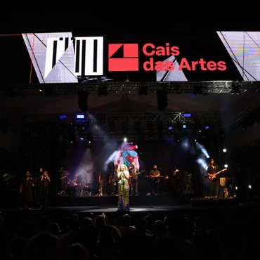 Imagem - Cais das Artes abre ao público com show de Vanessa da Mata e Casaca; fotos