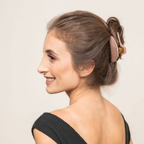 Imagem - 5 penteados com piranhas de cabelo para enfrentar o verão com estilo