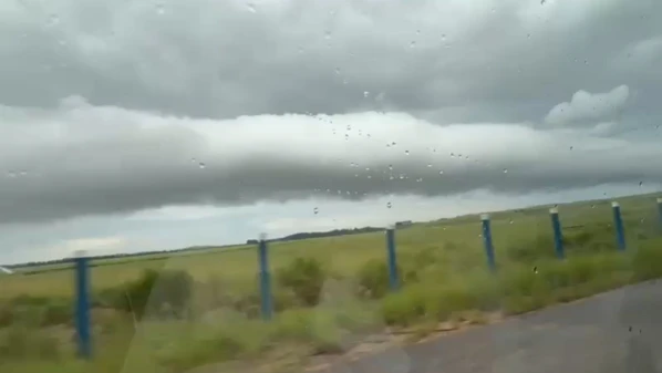 Fenômeno meteorológico foi registrado na tarde de sexta-feira (30) na ES 490, que liga Cachoeiro de Itapemirim a Marataízes