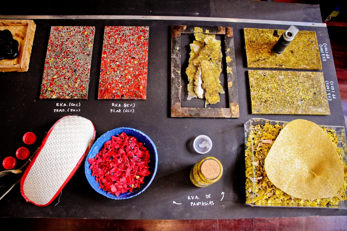 Iniciativa do ES dá novo destino a fantasias e adereços descartados