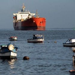 A ameaça de Trump de impor tarifas aos países que enviam petróleo para Cuba pode desencadear uma crise humanitária sem precedentes na ilha.