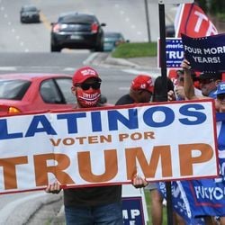 Depois de eleger Trump para a Casa Branca em uma virada histórica, alguns latinos sentem que ele não está melhorando a economia.