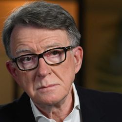 Peter Mandelson afirma não ter registro ou lembrança de ter recebido as quantias e que desconhece a autenticidade dos documentos.