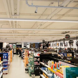 Maior rede de beleza do mundo abre unidade no Shopping Vitória com presença de influenciadores de beleza e brinde para primeiros clientes