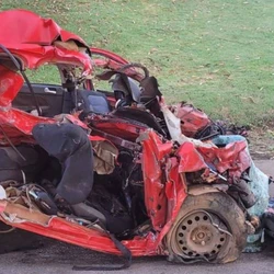 As vítimas eram ocupantes do veículo, um Volkswagen Gol, e morreram no local