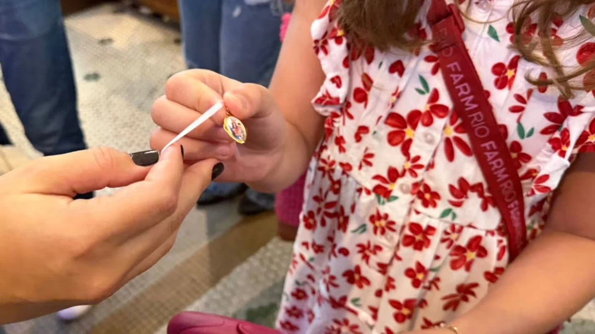 Bênção das Mochilas reúne famílias na Catedral de Vitória antes da volta às aulas por João Vitor Goulart