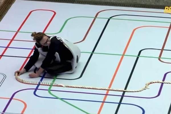 Jordana derruba propositalmente dominós de Ana Paula e leva punição no BBB 26