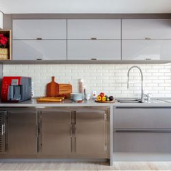 Altura, tipo de acionamento, materiais e recursos tecnológicos impactam o conforto e a usabilidade