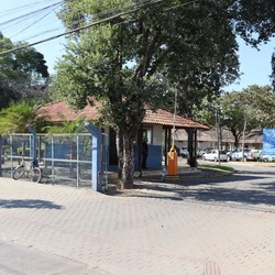 Carga horária varia de 30 a 40 horas semanais, com remuneração de R$ 2.133,47 a R$ 3.075,83. Para o cargo de cuidador social, a jornada será em escala de 48/72