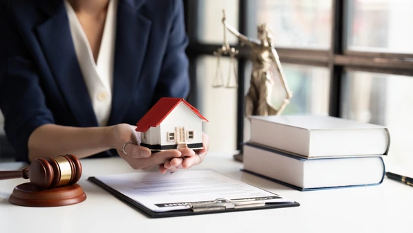 Embora o debate inicial esteja concentrado nas atividades empresariais e no consumo, os impactos da reforma alcançam diretamente o mercado imobiliário, o planejamento patrimonial e a sucessão familiar