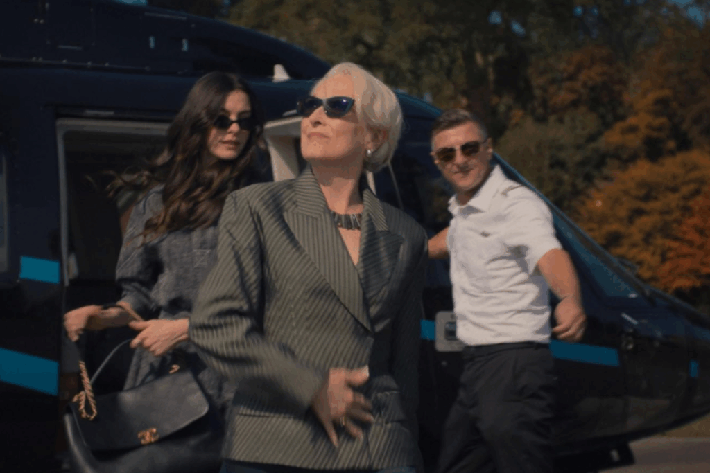 Com figurino assinado Molly Rogers, o filme tem um visual que reforça o poder, a influência e as transformações de cada personagem (Imagem: Reprodução digital | 20th Century Studios)