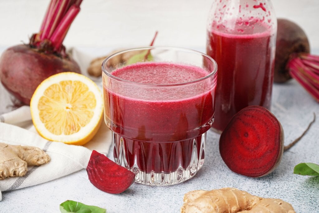 Suco funcional anti-inflamatório (Imagem: Pixel-Shot | Shutterstock)