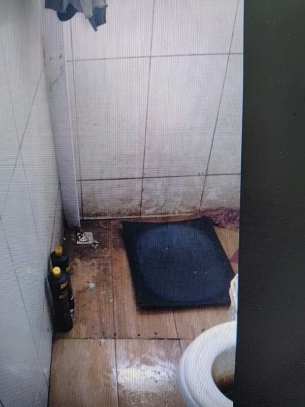 Mãe é presa após deixar filhos sem comida e em ambiente insalubre em Vila Velha por Reprodução