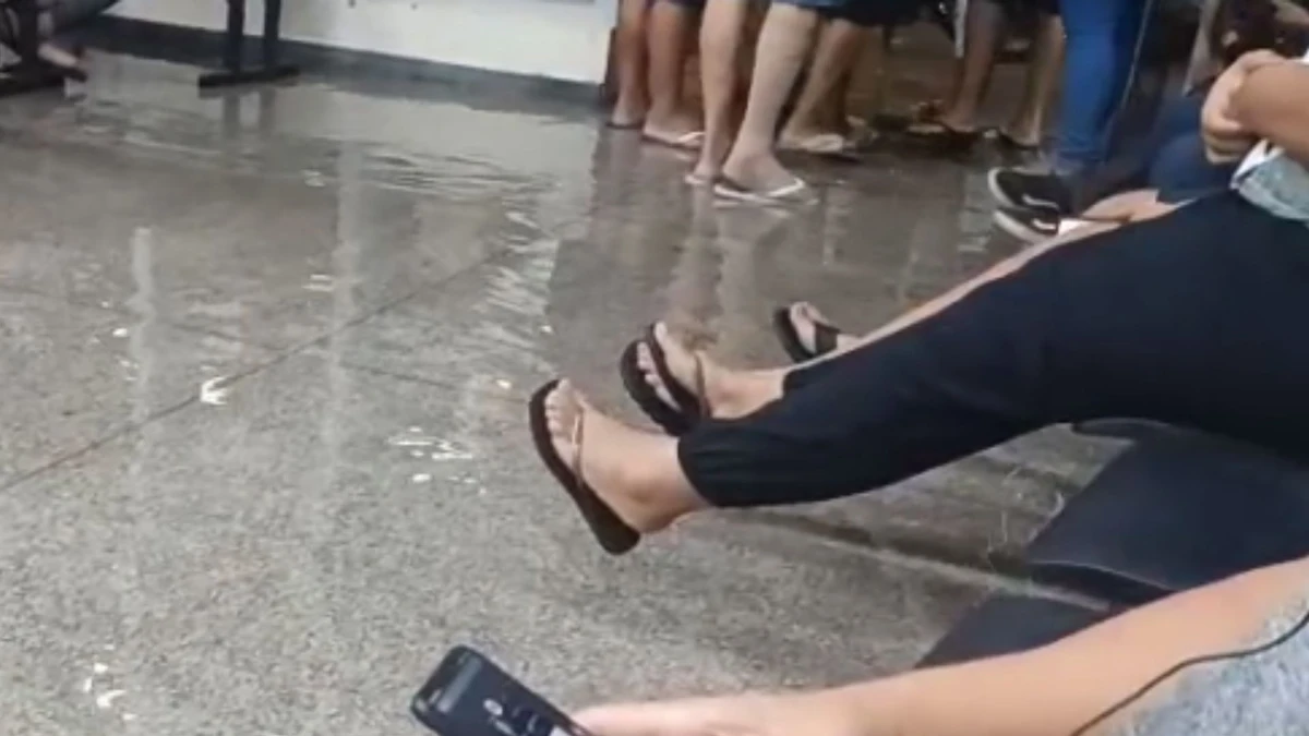 UPA de Riviera da Barra, em Vila Velha, alagou enquanto pacientes aguardavam atendimento