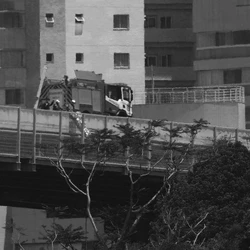 Desde a ampliação da estrutura, inaugurada em 2023, a Linha Verde, exclusiva para motocicletas, ônibus, táxis, caminhões pequenos e veículos de emergência, vem sendo mal utilizada por motoristas de veículos que não poderiam estar ali