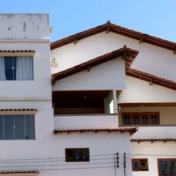 Segundo a Polícia Militar, a vítima contou que foi empurrada pelo suspeito, recebeu um soco na região do peito, além de ter sido alvo de insultos