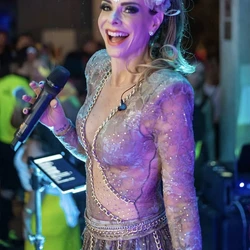 Flavia Mendonça se apresenta em live no Instagram da TV Gazeta a partir das 19 horas