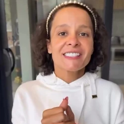 A alopecia androgenética é uma doença crônica, de origem genética e hormonal, caracterizada pelo afinamento progressivo dos fios