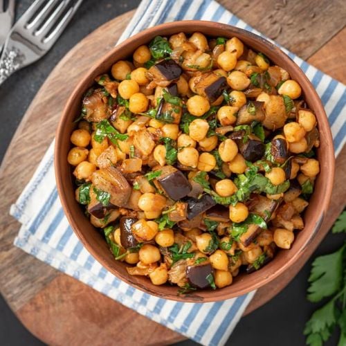 Imagem - Grão-de-bico: 5 receitas leves e ricas em proteínas para o almoço