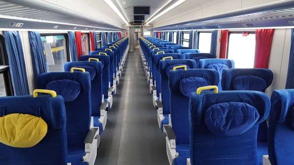 Manifestantes realizam protesto, ocupando a linha férrea em Tumiritinga (MG), e interrompem circulação do trem de passageiros entre Espírito Santo e Minas Gerais