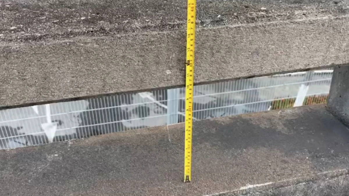 Motociclista mediu mureta da Terceira Ponte e reclamou que diminuiu em 38 centímetros após obra finalizada em 2023