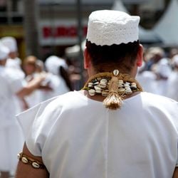 Pesquisadores alertam que não é possível fazer conexões diretas entre o islamismo e elementos presentes nos rituais de matriz africana, mas dizem que esse encontro foi resultado de uma convivência forçada entre povos escravizados trazidos ao Brasil.