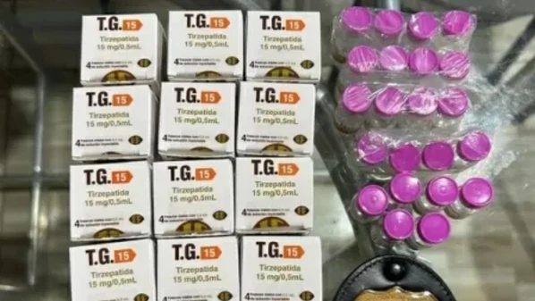 A corporação informou que a suspeita estuda medicina em uma universidade no Paraguai, mas não revelou a identidade dela; mulher fazia a divulgação e venda dos remédios pela internet e redes sociais