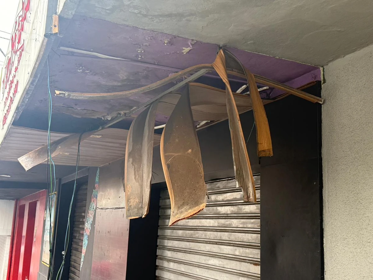 Caminhão pega fogo em avenida de Cachoeiro e provoca prejuízos por Isabelle Oliveira 